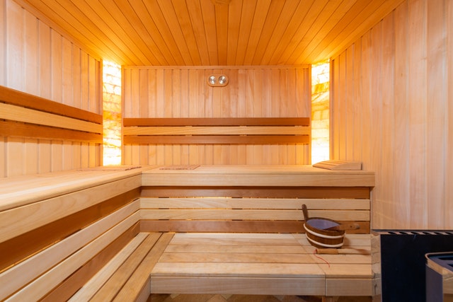 Parafínový olej má pro saunové dřevo ideální vlastnosti.
